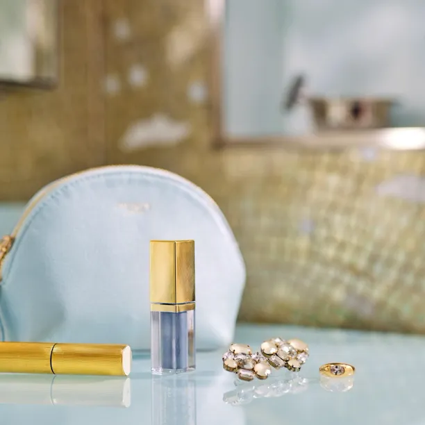 Deluxe Room white bathroom details