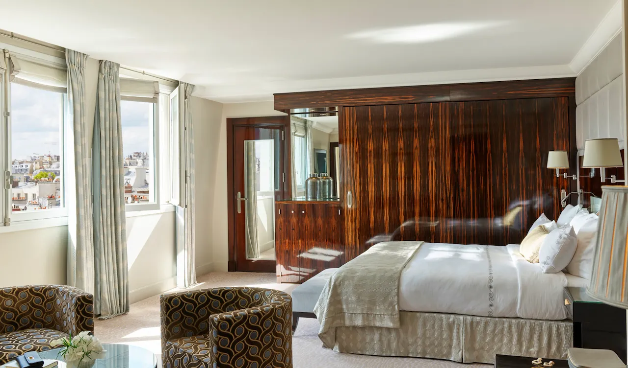 HPA-868-878-SignatureEiffel-Suite-Bed-P-HR-by-markread