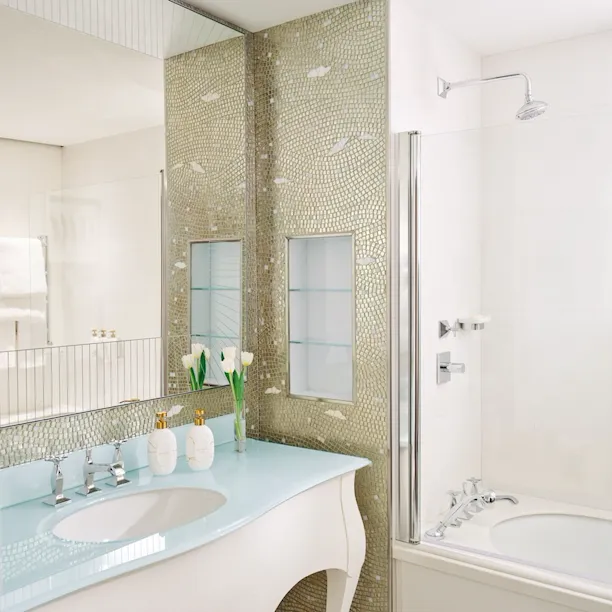 Deluxe room white bathroom