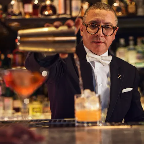 Stefano briganti, head barman, preparing cocktail at Il Giardino Bar, Hotel Eden