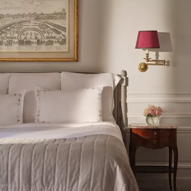 This is the bed of the Junior Suite #532 at the Plaza Athénée.