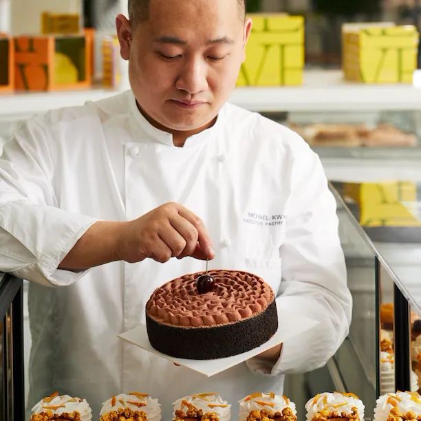 Michael Kwan Executive Pastry chef Cake and Flowers