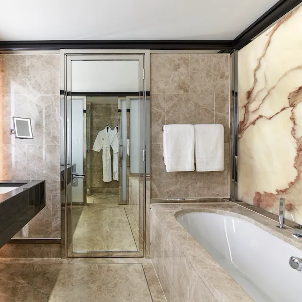 45 Park Lane-London Balcony Suite-Bathroom-4585-highres