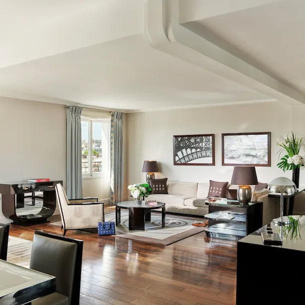 HPA-868-878-SignatureEiffel-Suite-Living-P2-HR-by-markread