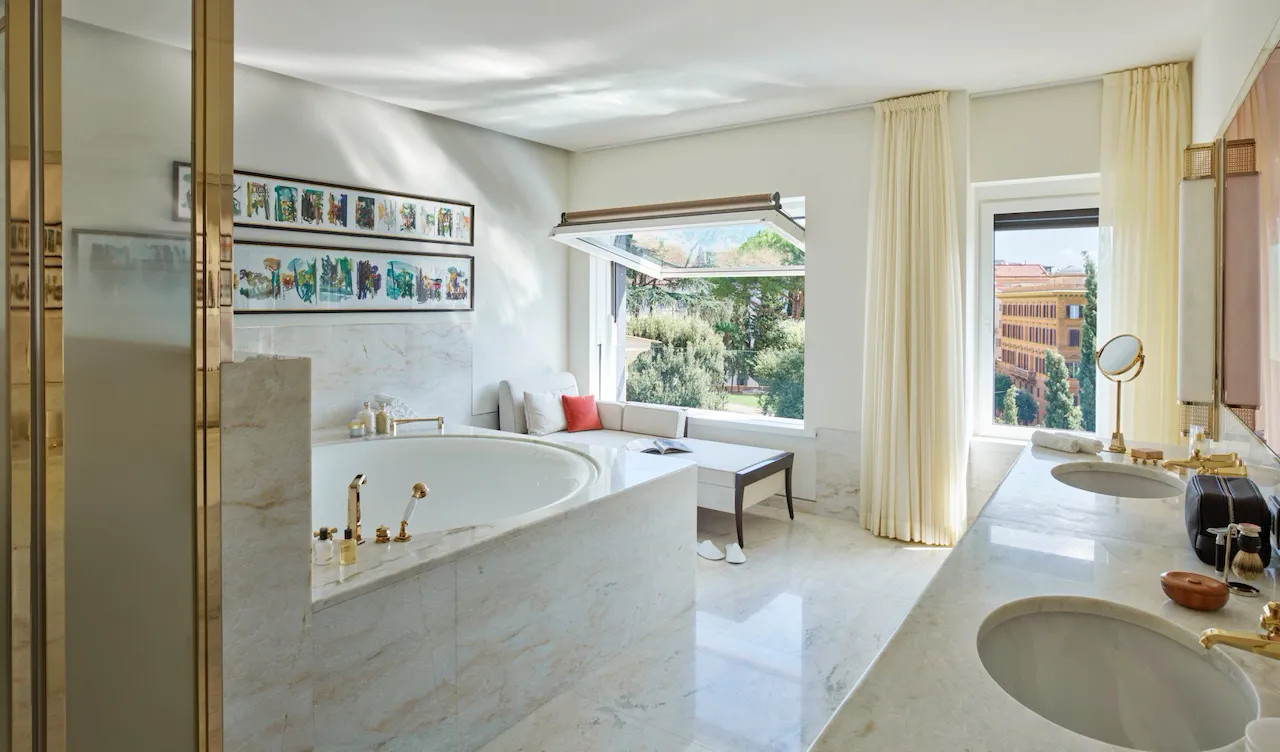 Bathroom with large bathtub inside Bellavista Penthouse Suite at Hotel Eden, Rome