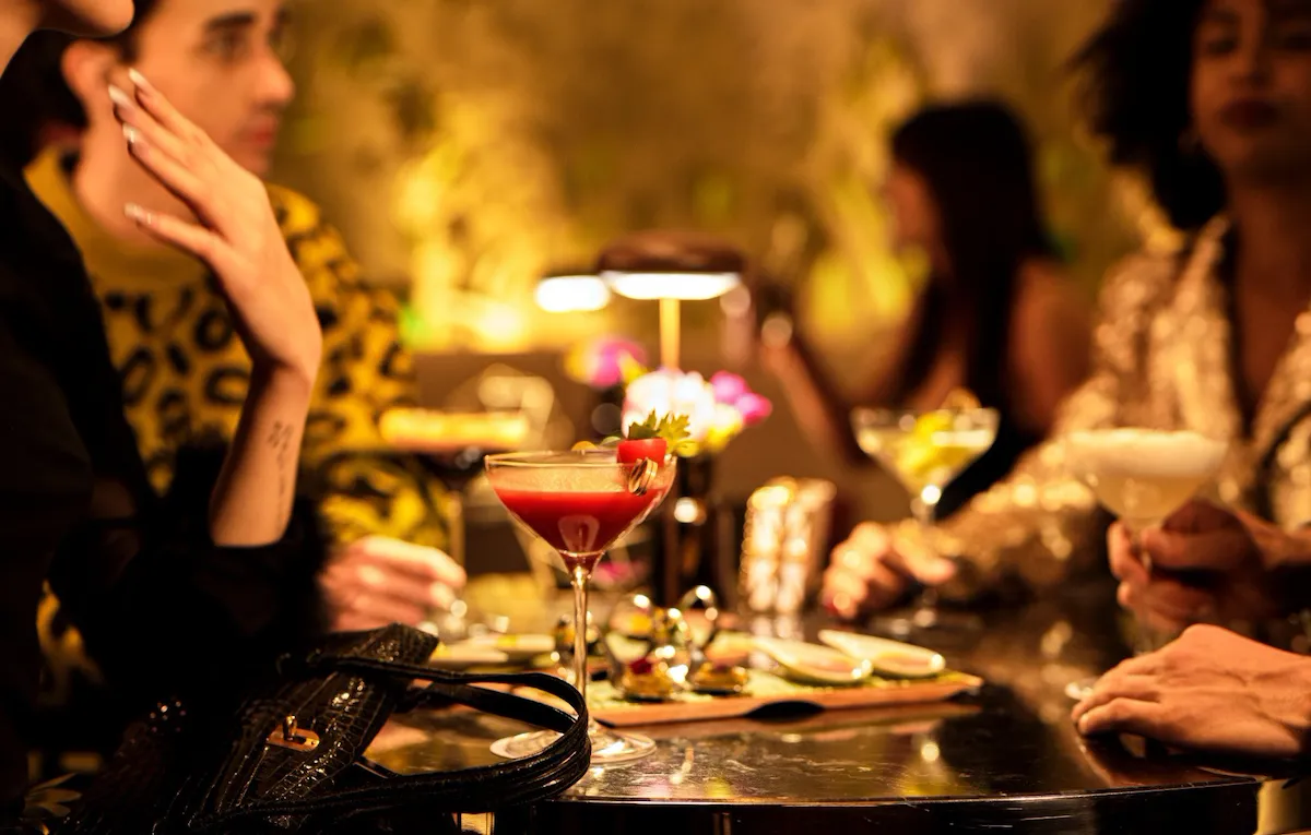 People having drinks with cicchetti at Il Giardino Bar