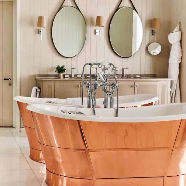 Coworth Park-Stable Premium Suite-Fairway-baths-portrait-highres