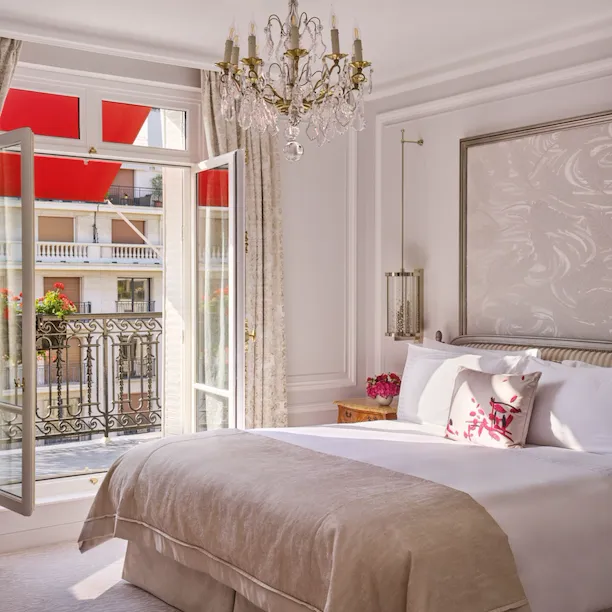 602 Deluxe Suite avenue montaigne view balcony HPA