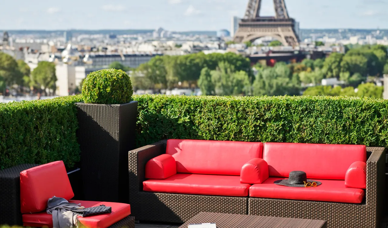 HPA-868-878-SignatureEiffel-Suite-Moments-HR-by-markread