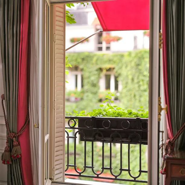 This is the window of the Junior Suite #532 at the Plaza Athénée.