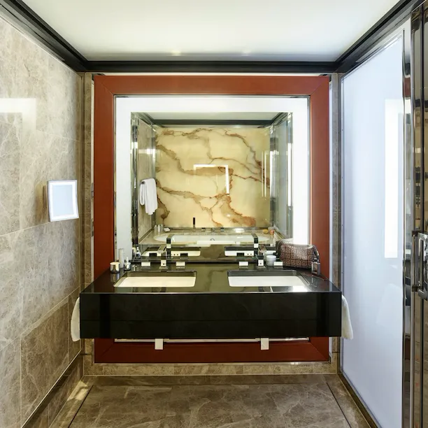 45 Park Lane-Deluxe Room-Bathroom-4547-propped-highres