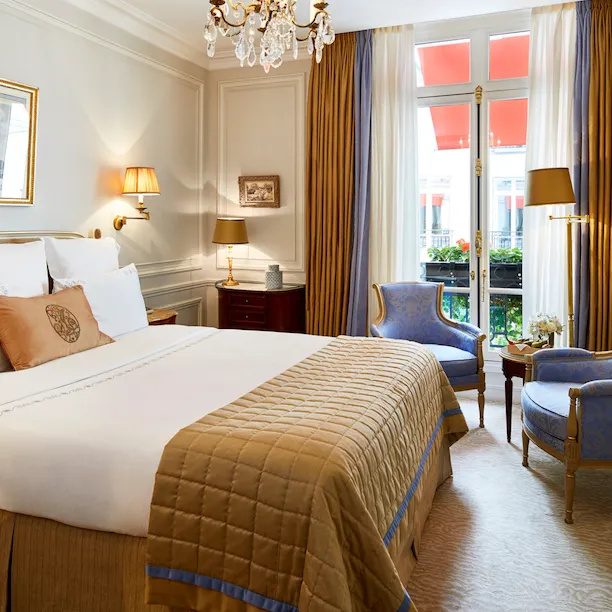 Photo of the classic room at the hotel plaza athenée