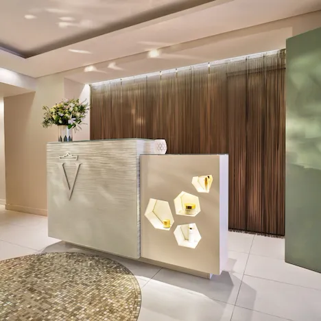 Large view of the reception at Spa Valmont pour Le Meurice, Paris - Dorchester Collection
