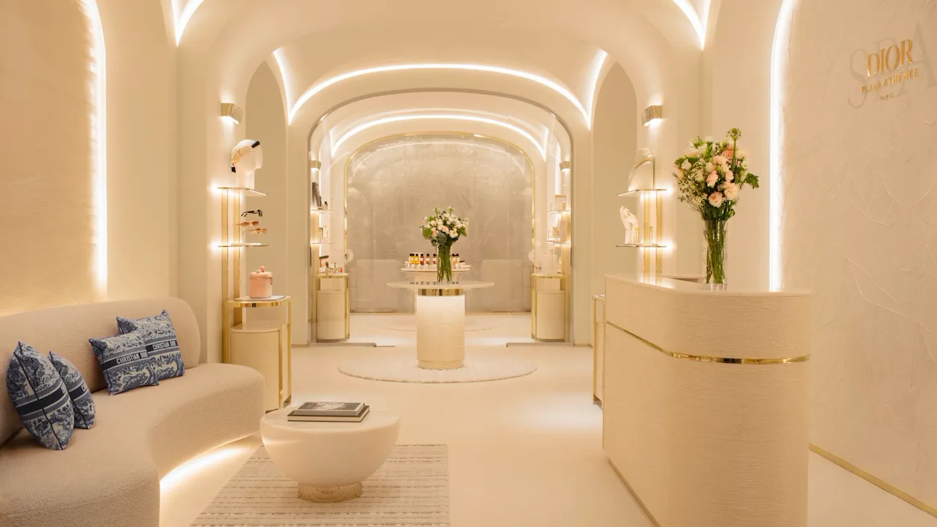 Picture of the Dior Spa Plaza Athenee entrance