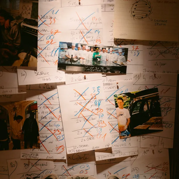 Papers fixed on the wall in the Cabinet de Conspirateurs