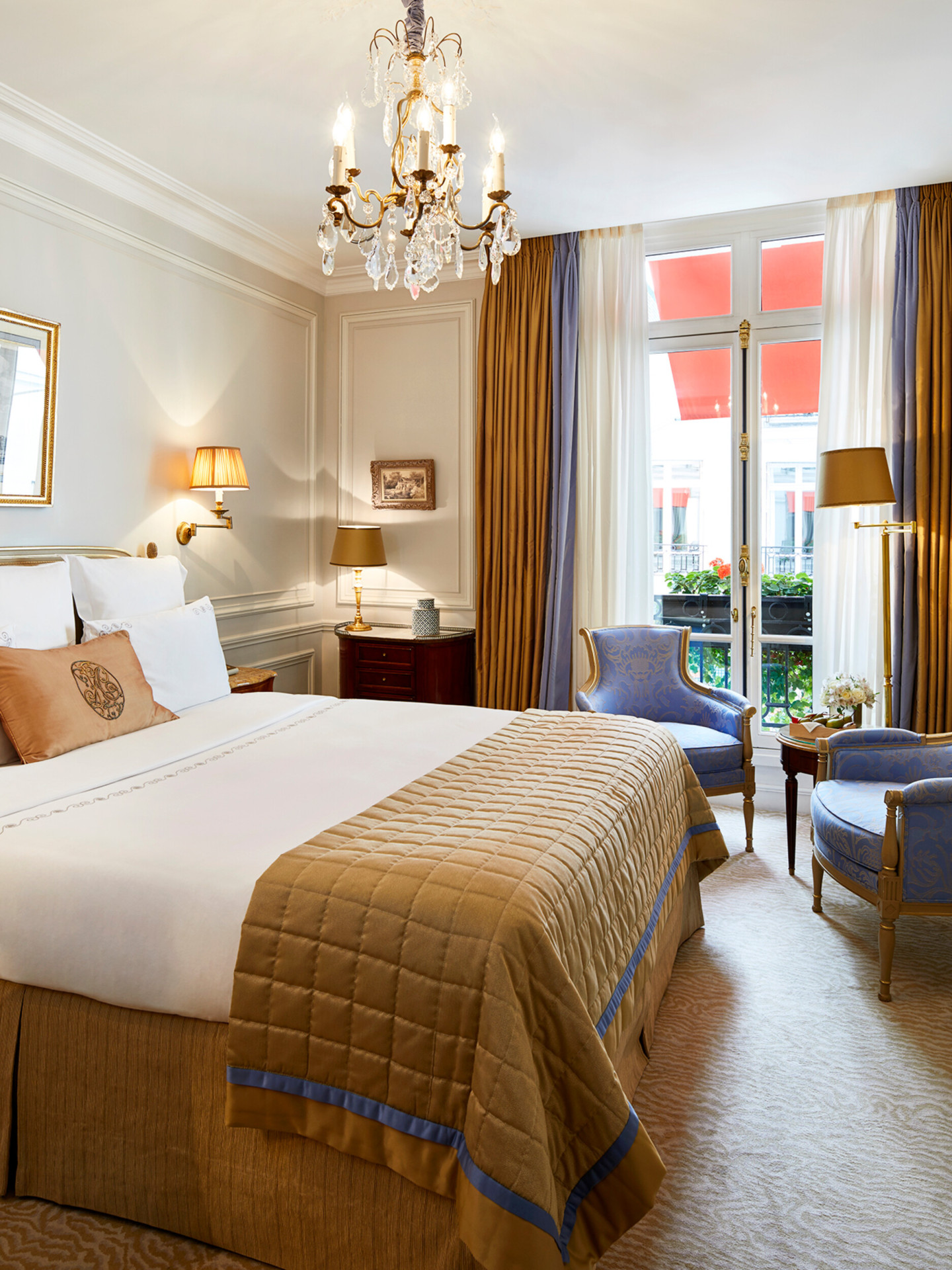 Classic Single Room at Hôtel Plaza Athénée | Dorchester Collection