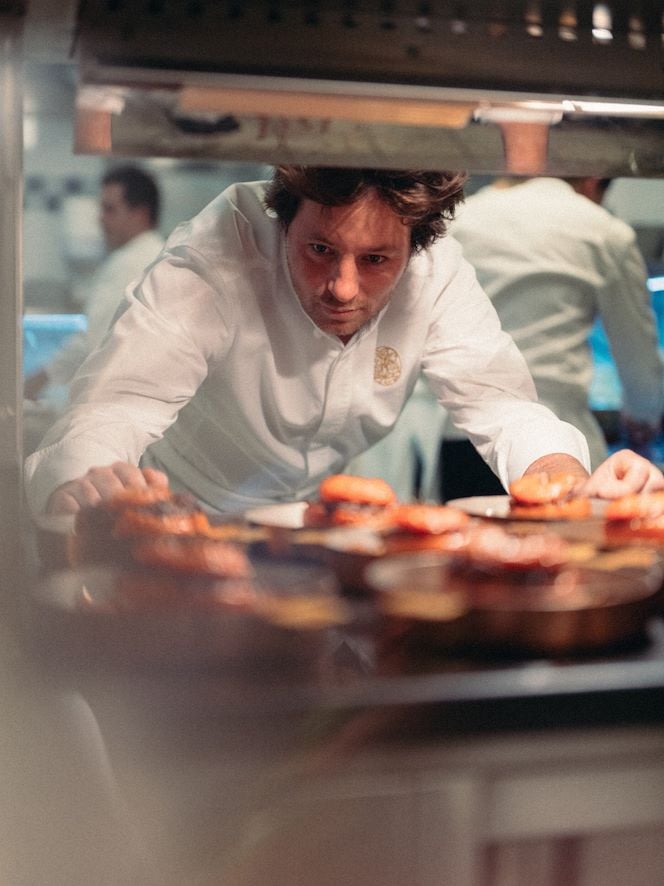 https://www.dorchestercollection.com/media/zgsoonxc/plaza-athenee-le-relais-plaza-behind-the-scene-chef-jean-imbert-kitchen.jpg?width=664&height=886&rmode=crop